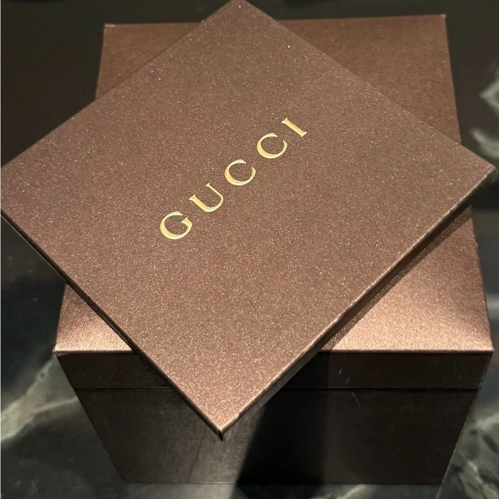Gucci Silver Women's Watch with Silver Dial - Picture 4 of 8